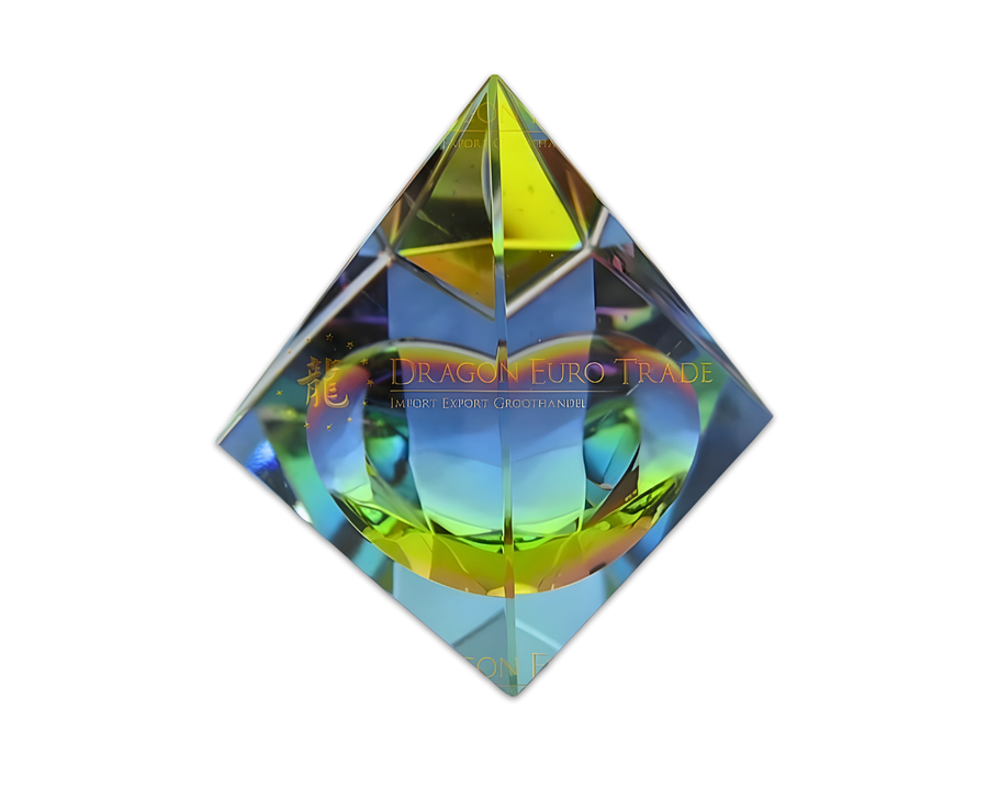 Kristallpyramide, farbig 6 × 6 cm