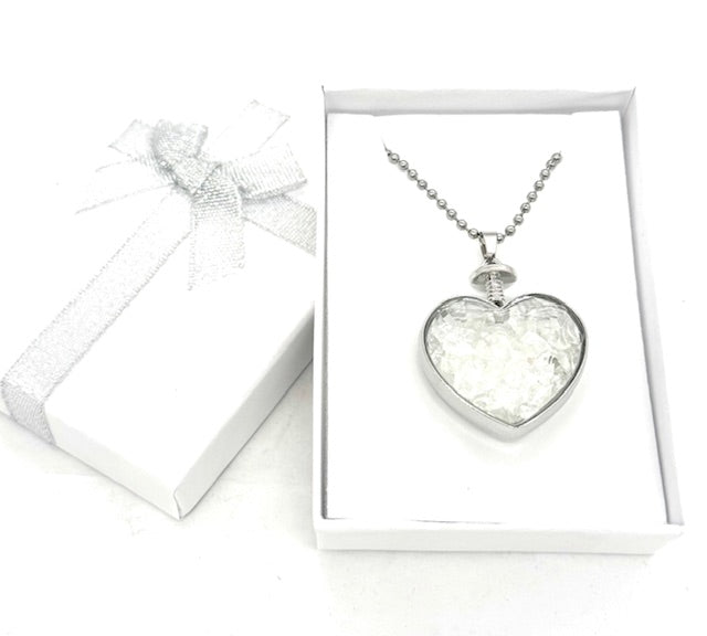 Herzförmige Bergkristall-Anhängerkette mit Geschenkbox