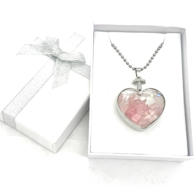 Herzförmige Rosenquarz-Halskette mit Anhänger und Geschenkbox