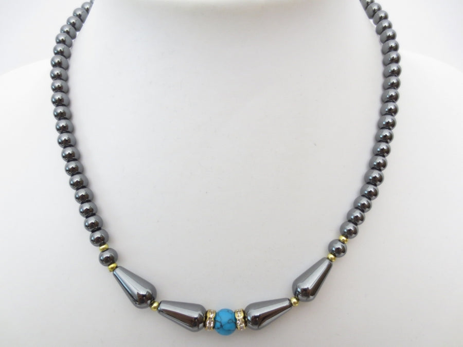 Kette mit blauer Perle