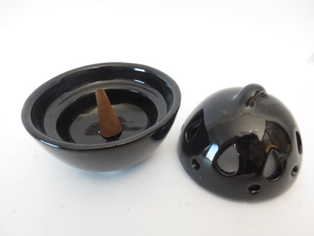 Dunkelbrauner Keramik-Räucherkegelbrenner