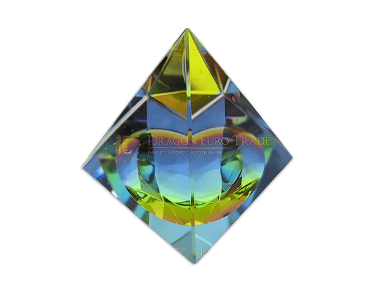 Kristallpyramide, farbig 8 × 8 cm