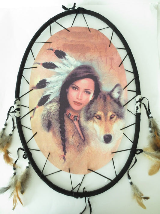 Ovaler Traumfänger Indianerin mit Wolf