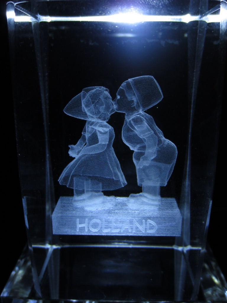 3D-Kristall-Lasergravurblock – Küssendes Paar mit Holland