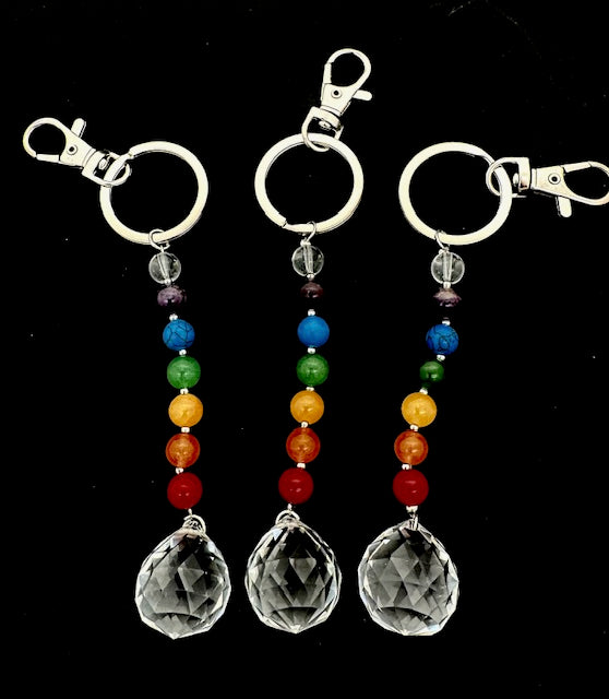 7-Chakra-Schlüsselanhänger mit Kristallkugel