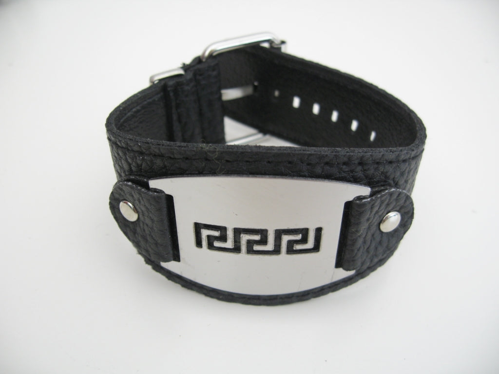 Armband met metal plaat