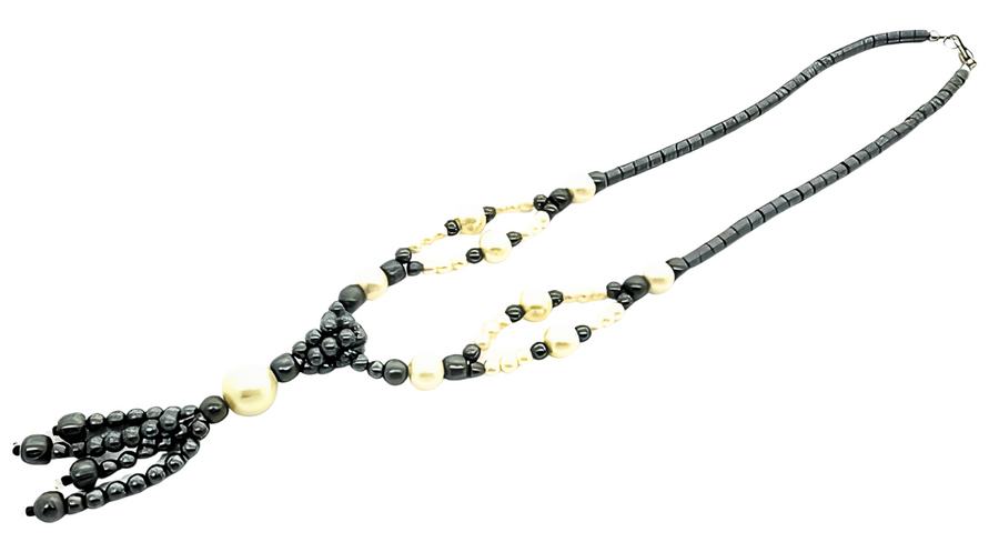 Elegante Hämatit mit Perlenkette