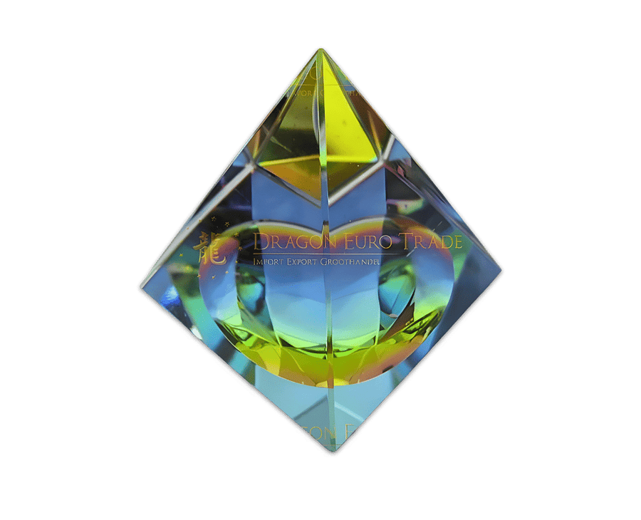 Kristallpyramide, farbig 5 × 5 cm