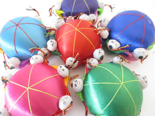 Traditionelles Glückspuppen-Nadelkissen (klein) – Set (6 stück)