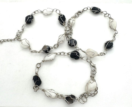 Poliertes Edelstein-Armband Drahtgewickelt – Onyx &amp; Milky Quartz (Klein)