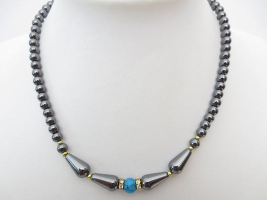 Kette mit blauer Perle