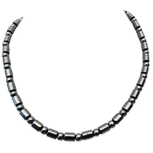 Kette mit schwarzer Perle und Rechteck
