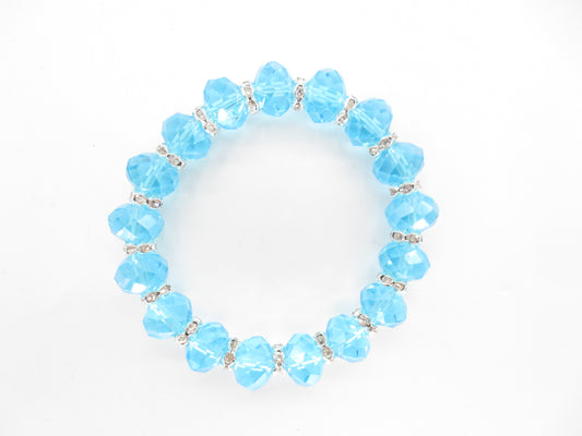 Elegantes Armband mit blauen Kristallperlen und Diamanten