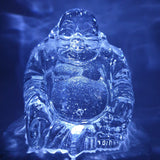 Kristallglas Happy-Buddha mit Yuni-Goldbarren - 8,5 cm