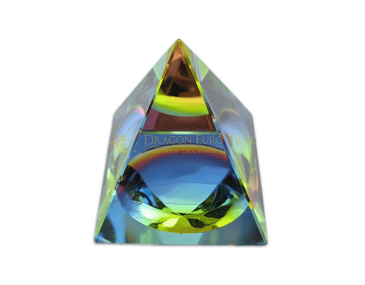 Kristallpyramide, farbig 7 × 7 cm