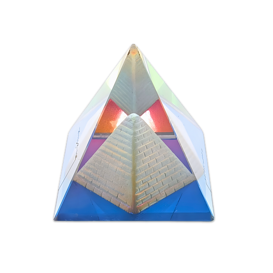 Kristallpyramide in Pyramide, Farbprisma 4 × 4 cm