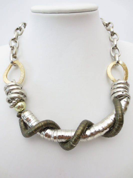 Metallkette in Silber und Grün