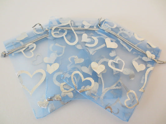 Organzabeutel Herzen hellblau - 13cm x 15cm